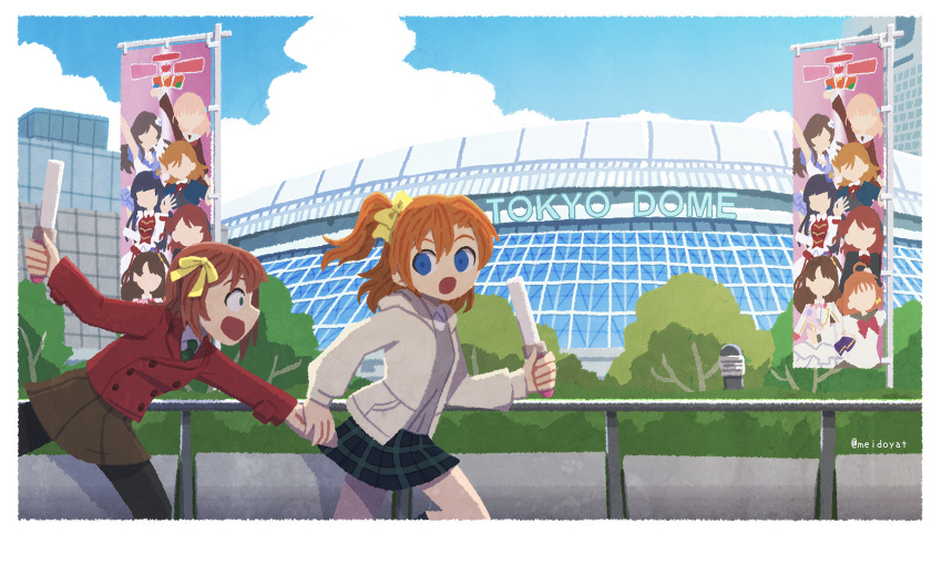 2girls amami_haruka blue_eyes blue_sky border bow brown_hair brown_skirt coat commentary_request constricted_pupils crossover day glowstick green_eyes hair_bow hair_ribbon hand_grab highres hinoshita_kaho holding holding_glowstick idolmaster idolmaster_(classic) ijigen_fes_idolmaster_love_live!_utagassen jacket kosaka_honoka long_sleeves love_live! love_live!_school_idol_project meidosan mogami_shizuka multiple_girls one_side_up open_clothes open_jacket open_mouth orange_hair outdoors pantyhose plaid_clothes plaid_skirt pleated_skirt red_coat ribbon running shibuya_kanon shimamura_uzuki short_hair skirt sky takami_chika tokyo_dome tsukioka_kogane twitter_username uehara_ayumu white_border yellow_bow yellow_ribbon