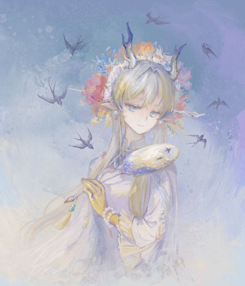 1girl absurdres arknights artist_name bird blonde_hair blue_eyes chinese_commentary closed_mouth cloud cloudy_sky collar collared_dress colored_skin commentary_request dragon_girl dragon_horns dress earrings hair_between_eyes hair_flower_band hair_ornament highres holding holding_mirror horns jewelry ling_nian_dolly long_hair long_sleeves mirror multicolored_hair pointy_ears shu_(arknights) sky solo too_many too_many_birds two-tone_hair upper_body white_collar white_dress white_hair yellow_skin