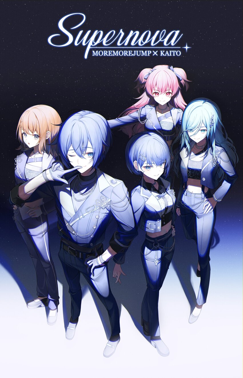 1boy 4girls :o absurdres arm_at_side asymmetrical_jacket belt black_belt blue_eyes blue_gloves blue_hair blue_jacket blue_pants blue_ribbon braid breasts brown_hair chain chain_belt chain_necklace character_name closed_mouth clover_ornament collarbone commentary_request crop_top cropped_jacket cropped_shirt crossed_bangs earrings finger_to_mouth full_body gloves grey_eyes group_name group_picture hair_behind_ear hair_between_eyes hair_ornament hairclip half_gloves hanasato_minori hand_on_own_hip highres hinomori_shizuku jacket jewelry kaito_(vocaloid) kiritani_haruka korean_commentary lapel_pin lapels lead_to_shine_more_(project_sekai) long_hair long_sleeves looking_at_viewer medium_breasts midriff momoi_airi more_more_jump!_(project_sekai) more_more_jump!_kaito multiple_girls navel necklace notched_lapels official_alternate_costume one_eye_closed pants parted_lips pearl_necklace pink_eyes pink_hair project_sekai ribbon shirt short_hair side_braid sidelocks silver_chain silver_trim small_breasts smile song_name sora_(men0105) standing stomach suspender_pants turtleneck turtleneck_shirt two_side_up vocaloid