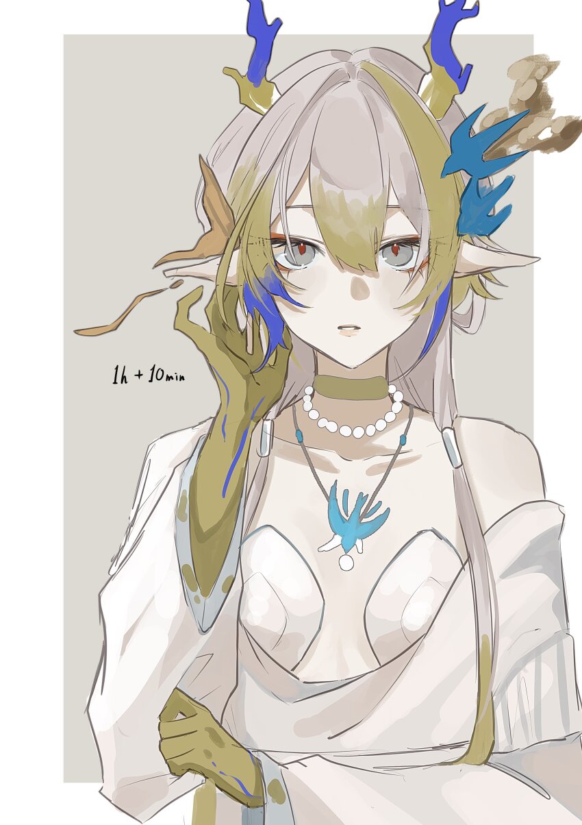 1girl absurdres ambience_synesthesia arknights bare_shoulders blonde_hair blue_hair border breasts colored_extremities dragon_girl dragon_horns grey_background grey_eyes grey_hair hair_between_eyes hand_in_own_hair highres horns jewelry looking_at_viewer medium_breasts multicolored_hair naruse_azusa necklace off_shoulder official_alternate_costume one-hour_drawing_challenge outside_border pearl_necklace pointy_ears shu_(arknights) shu_(bingwenyuyou)_(arknights) simple_background sketch solo white_border
