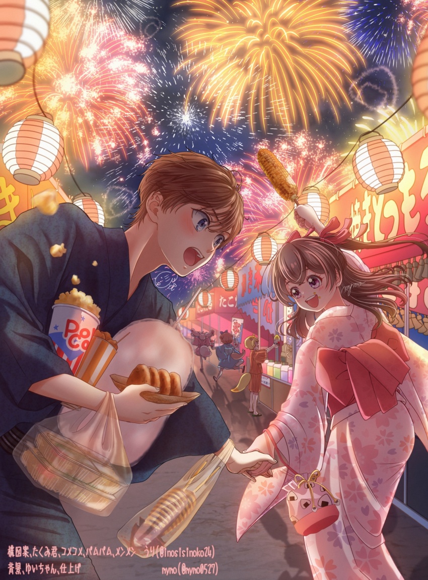 1boy 1girl artist_collaboration bag blue_kimono blush chicken_(food) corn cotton_candy couple delicious_party_precure fireworks floral_print floral_print_kimono food fried_chicken hair_ornament hair_ribbon highres holding holding_food holding_hands inosisinoko24 japanese_clothes jinbei_(clothes) kimono kome-kome kome-kome_(human) lantern looking_back looking_to_the_side market mem-mem_(precure) mem-mem_(precure)_(human) mymo0527 nagomi_yui night onigiri open_mouth pam-pam pam-pam_(human) pink_kimono plastic_bag popcorn precure print_kimono ribbon running shinada_takumi summer twintails yakisoba yukata
