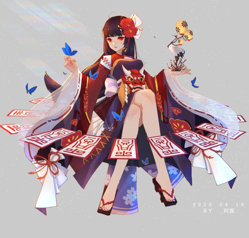 1girl artist_name bare_legs bird bird_on_hand black_hair blue_butterfly blunt_bangs brown_footwear bug butterfly butterfly_on_hand crane_(animal) crossed_legs dated floral_print flower full_body geta grey_background hair_flower hair_ornament hand_up higanbana_(onmyoji) highres insect japanese_clothes kimono long_hair long_sleeves looking_at_viewer mask unworn_mask oni_mask onmyoji red_eyes red_flower red_kimono sitting solo spider_lily talisman wide_sleeves yi_er_san