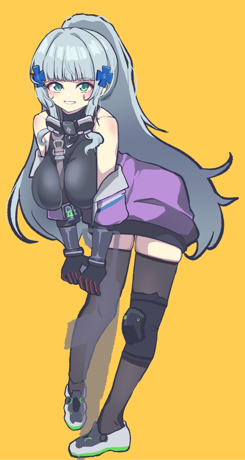1girl absurdres bare_shoulders black_thighhighs breasts clover_hair_ornament colored_shoe_soles girls&#039;_frontline girls&#039;_frontline_2:_exilium green_eyes grey_hair grin hair_ornament high_ponytail highres hk416_(girls&#039;_frontline) jacket klukai_(girls&#039;_frontline_2) knee_pads large_breasts leaning_forward long_hair looking_at_viewer off_shoulder panatisia ponytail purple_jacket shoes simple_background single_knee_pad smile solo standing thighhighs white_shoes yellow_background