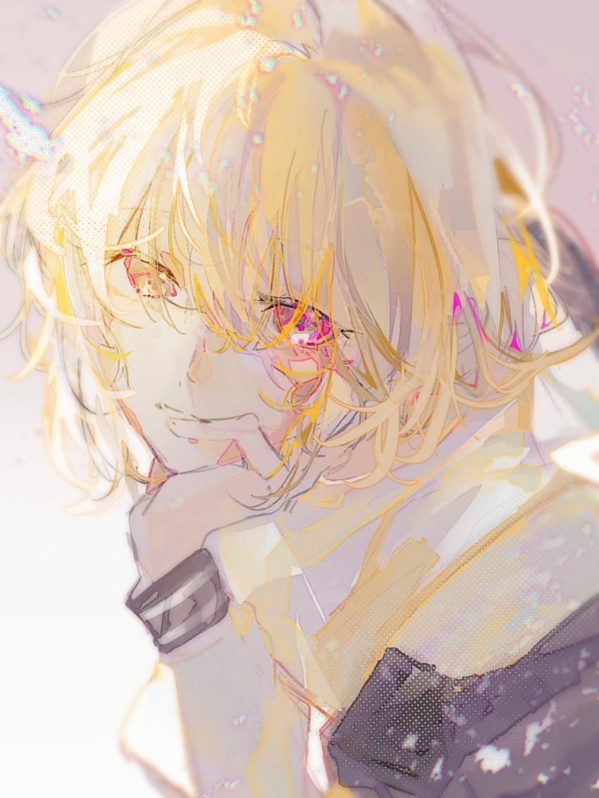 1girl bang_dream! bang_dream!_it&#039;s_mygo!!!!! blonde_hair chinese_commentary choppy_bangs closed_mouth commentary_request hair_between_eyes hand_on_own_chin highres long_sleeves looking_at_viewer misumi_uika purple_eyes solo upper_body yi_chuan_xian_hua
