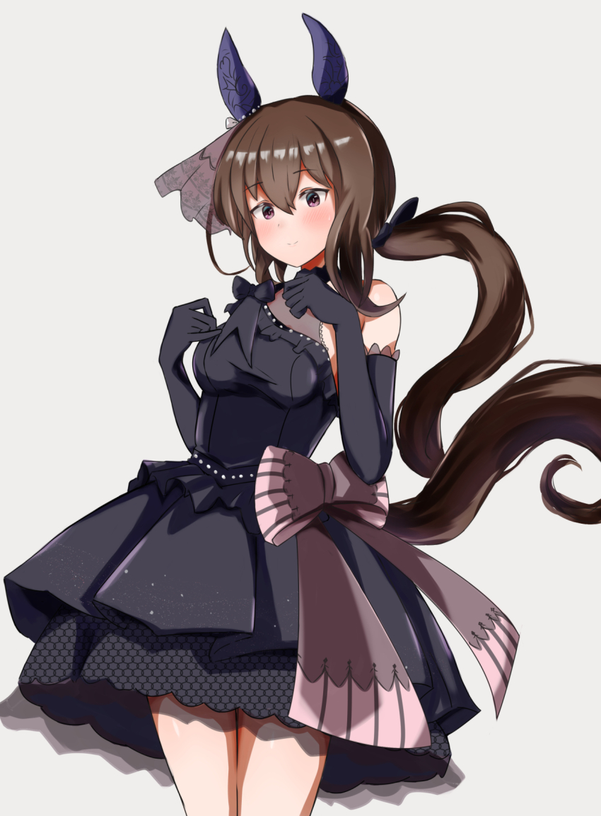 1girl admire_vega_(umamusume) animal_ears bare_shoulders black_dress black_gloves black_ribbon breasts brown_hair cosplay curren_chan_(sakutsuki_ma_cherie)_(umamusume) curren_chan_(umamusume) curren_chan_(umamusume)_(cosplay) dress ear_covers elbow_gloves gloves grey_background hair_between_eyes hair_ribbon highres horse_ears horse_girl horse_tail long_hair low_ponytail medium_breasts official_alternate_costume ponytail ribbon simple_background solo tail umamusume vandy76