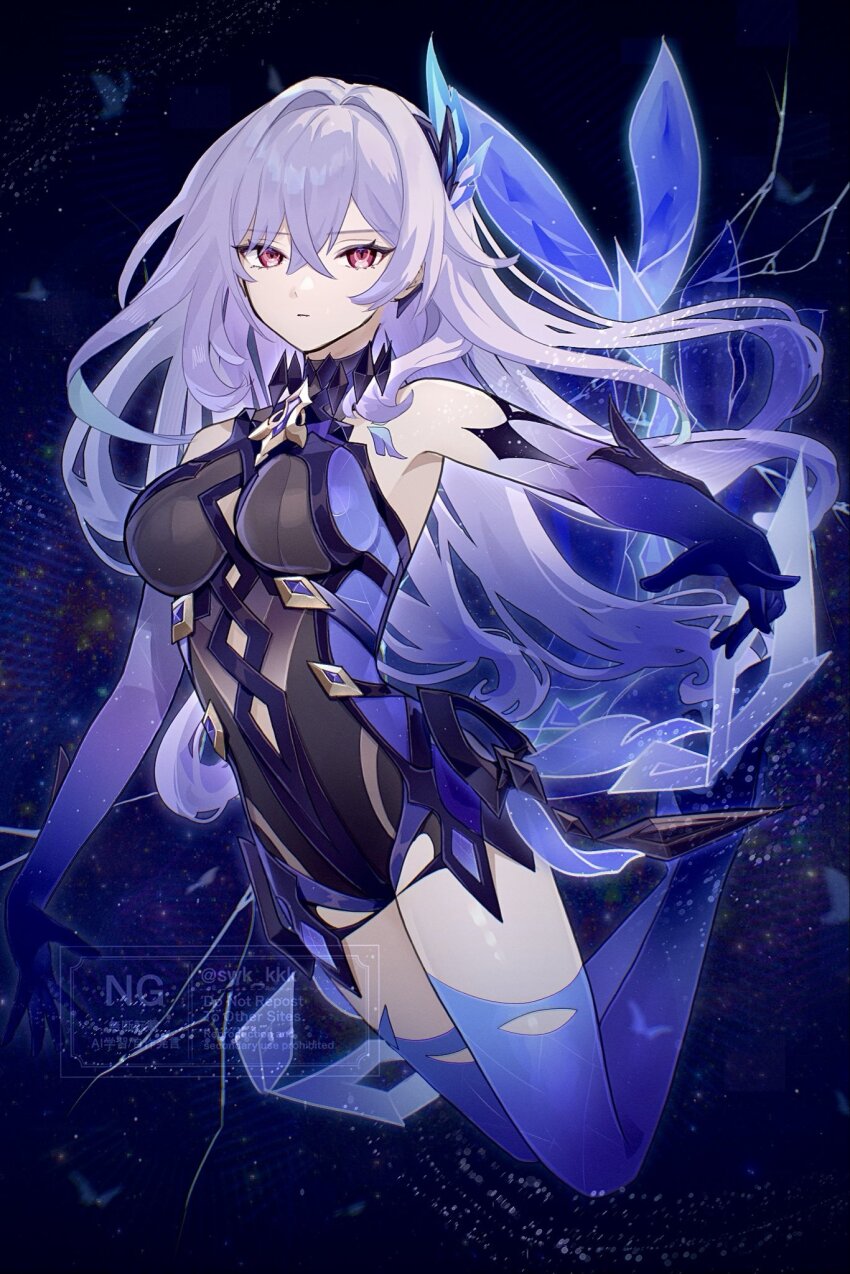 1girl blue_thighhighs breasts elbow_gloves genshin_impact gloves gradient_gloves gradient_legwear gradient_sleeves gradient_thighhighs grey_hair highres pink_eyes purple_gloves purple_thighhighs skirk_(genshin_impact) solo suwa_(swk_kkk) thighhighs
