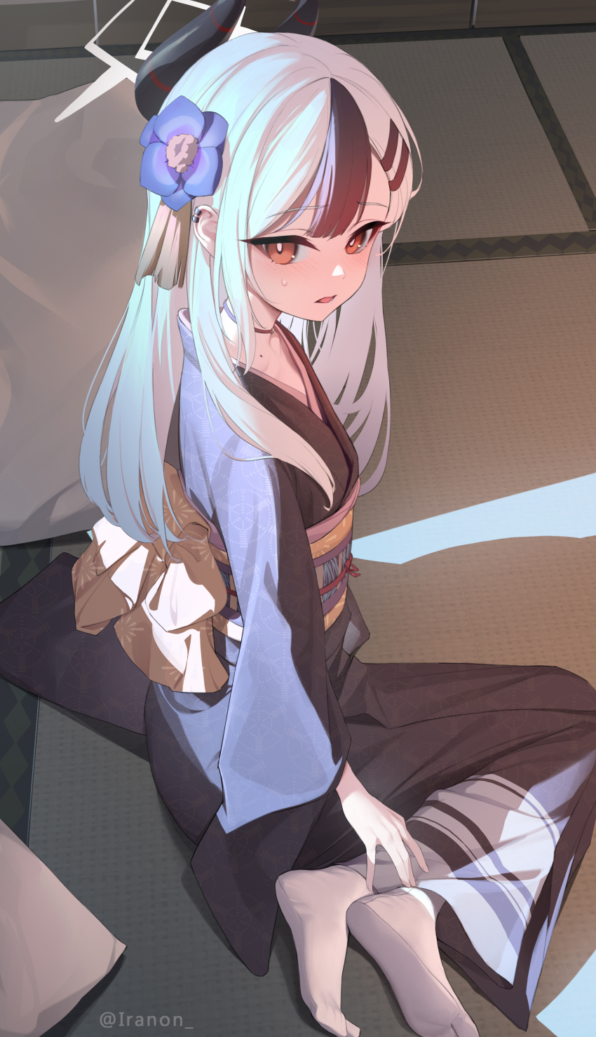 1girl absurdres black_choker black_hair black_horns black_kimono blue_archive bright_pupils choker flower hair_flower hair_ornament hairclip halo highres horns indoors iranon_(new_iranon) japanese_clothes kayoko_(blue_archive) kayoko_(new_year)_(blue_archive) kimono long_hair long_sleeves looking_at_viewer mole multicolored_hair obi official_alternate_costume open_mouth sash sitting solo tabi two-tone_hair white_hair white_pupils wide_sleeves yokozuwari