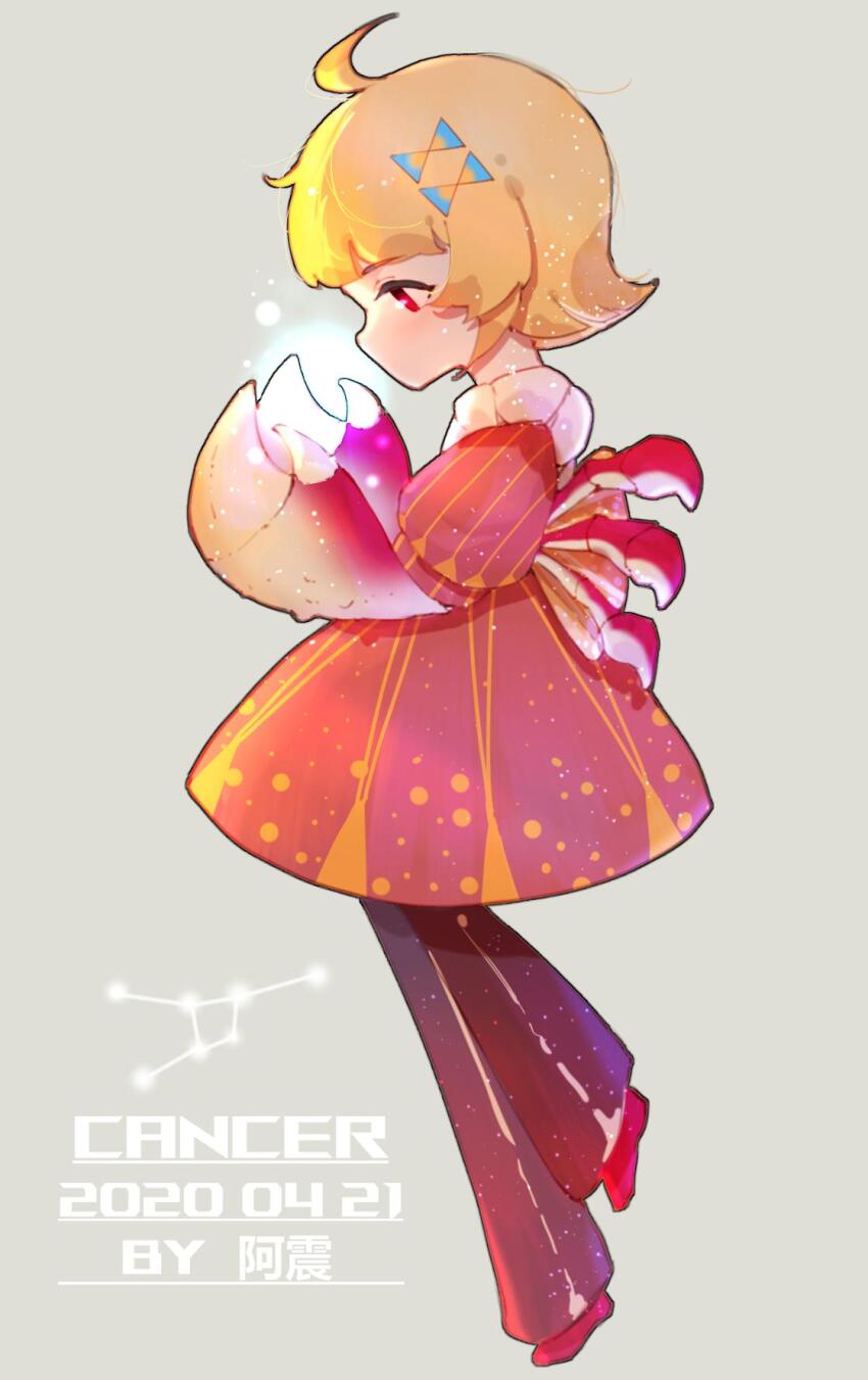 1girl ahoge arthropod_girl artist_name blonde_hair blunt_bangs bow cancer_(constellation) cancer_(zodiac) chibi crab_claw crab_girl dated dress foot_up from_side full_body grey_background hair_bow hands_up highres original pants pants_under_dress profile puffy_short_sleeves puffy_sleeves red_dress red_eyes red_footwear red_pants short_hair short_sleeves solo standing standing_on_one_leg yi_er_san zodiac