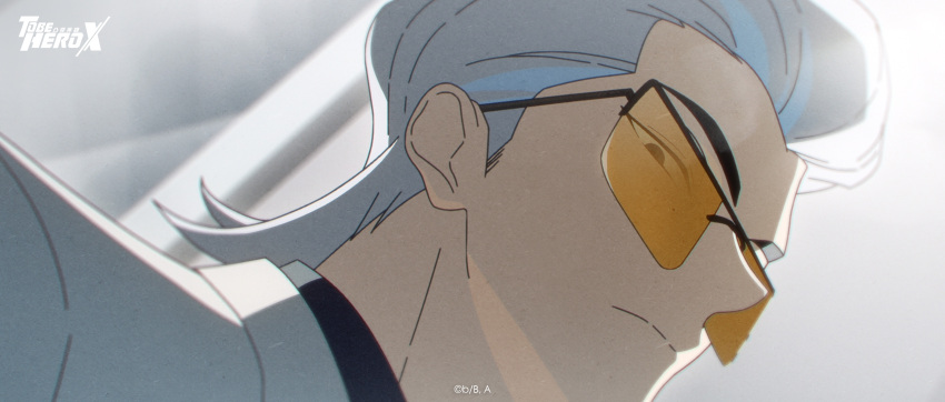 1boy absurdres anime_screenshot black_eyes black_shirt chinese_commentary close-up coat commentary_request copyright_logo hair_slicked_back highres logo looking_at_viewer male_focus mullet official_art portrait serious shirt sidelighting solo tinted_eyewear to_be_hero to_be_hero_x white_coat white_hair x_(to_be_hero_x) yellow-tinted_eyewear