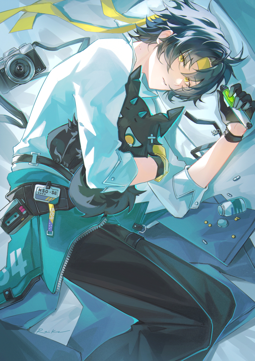 1boy absurdres ahoge aqua_jacket artist_name asaba_harumasa asymmetrical_gloves bed bed_sheet belt black_belt black_choker black_gloves black_hair black_pants blush camera choker choker_removed clothes_around_waist collared_shirt commentary english_commentary gloves hair_intakes hand_up headband highres holding holding_test_tube jacket jacket_around_waist long_sleeves looking_at_viewer lying male_focus mismatched_gloves on_bed on_side pants parted_bangs parted_lips pill pill_bottle pillow reika_(reikadraws) shirt short_hair signature solo test_tube thigh_strap white_shirt yellow_eyes yellow_gloves yellow_headband zenless_zone_zero zipper