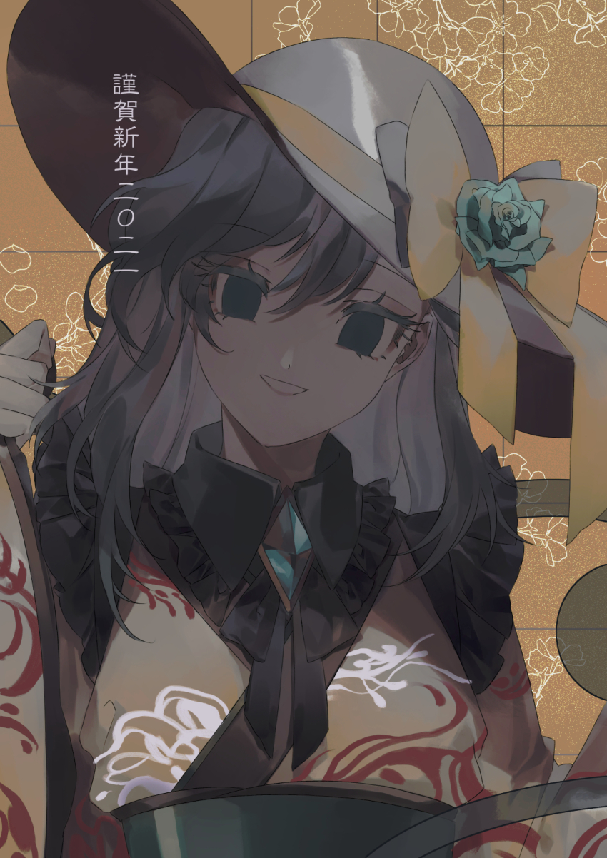 1girl adapted_costume ama_asagi black_hat black_neckerchief blue_flower blue_rose bow brooch commentary floral_print flower green_eyes green_hair hair_between_eyes hand_up happy_new_year hat hat_bow hat_flower hat_ribbon head_tilt highres japanese_clothes jewelry kimono komeiji_koishi long_hair looking_at_viewer neckerchief new_year obi ribbon rose sash smile teeth third_eye touhou translated upper_body wide_sleeves yellow_bow yellow_kimono yellow_ribbon