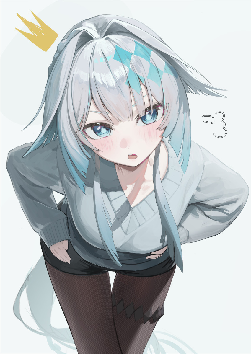 1girl absurdres alternate_costume apopo blue_eyes blue_streaks breasts cerydra_(honkai:_star_rail) crown diamond_(shape) hands_on_own_hips highres honkai:_star_rail honkai_(series) light_blush long_hair medium_breasts mini_crown pantyhose shorts solo solo_focus sweater teeth thigh_strap upper_teeth_only v-shaped_eyebrows very_long_hair white_background white_hair