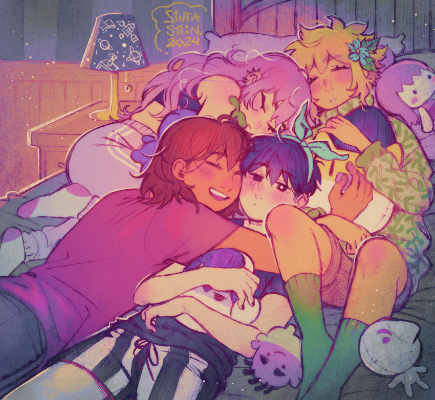 1girl 2024 3boys :d ^_^ alt_text alternate_costume antenna_hair aqua_hairband artist_name aubrey_(faraway)_(omori) aubrey_(omori) bangs_(omori) basil_(faraway)_(omori) basil_(omori) bed black_bra black_eyes black_hair black_nails black_shirt black_shorts blonde_hair blue_flower blush bow_hairband bra bright_pupils brown_hair brown_shorts brows_(omori) character_doll cheek-to-cheek closed_eyes closed_mouth commentary cowboy_shot dark-skinned_male dark_skin double-parted_bangs english_commentary fingernails flower full_body green_socks green_sweater grey_pants hair_behind_ear hair_between_eyes hair_flower hair_ornament hairband happy_(omori) head_on_pillow heads_together highres holding holding_stuffed_toy hug indoors kel_(faraway)_(omori) kel_(headspace)_(omori) kel_(omori) kneehighs knees_apart_feet_together lamp leaf leaf_print light_particles long_hair long_sleeves looking_at_viewer mr._plantegg_(omori) multiple_boys nail_polish nightstand no_shoes nose_(omori) omori on_bed open_mouth pants pillow pink_hair puffy_long_sleeves puffy_sleeves red_shirt shirt short_hair short_sleeves shorts sintastein sitting smile socks sparkle spiked_ear_piercing striped_clothes striped_shorts stuffed_eggplant stuffed_toy sunny_(omori) sweater sweatpants teeth turtleneck turtleneck_sweater two-tone_shorts u_u underwear upper_teeth_only vertical-striped_clothes vertical-striped_shorts white_pupils white_shorts white_socks