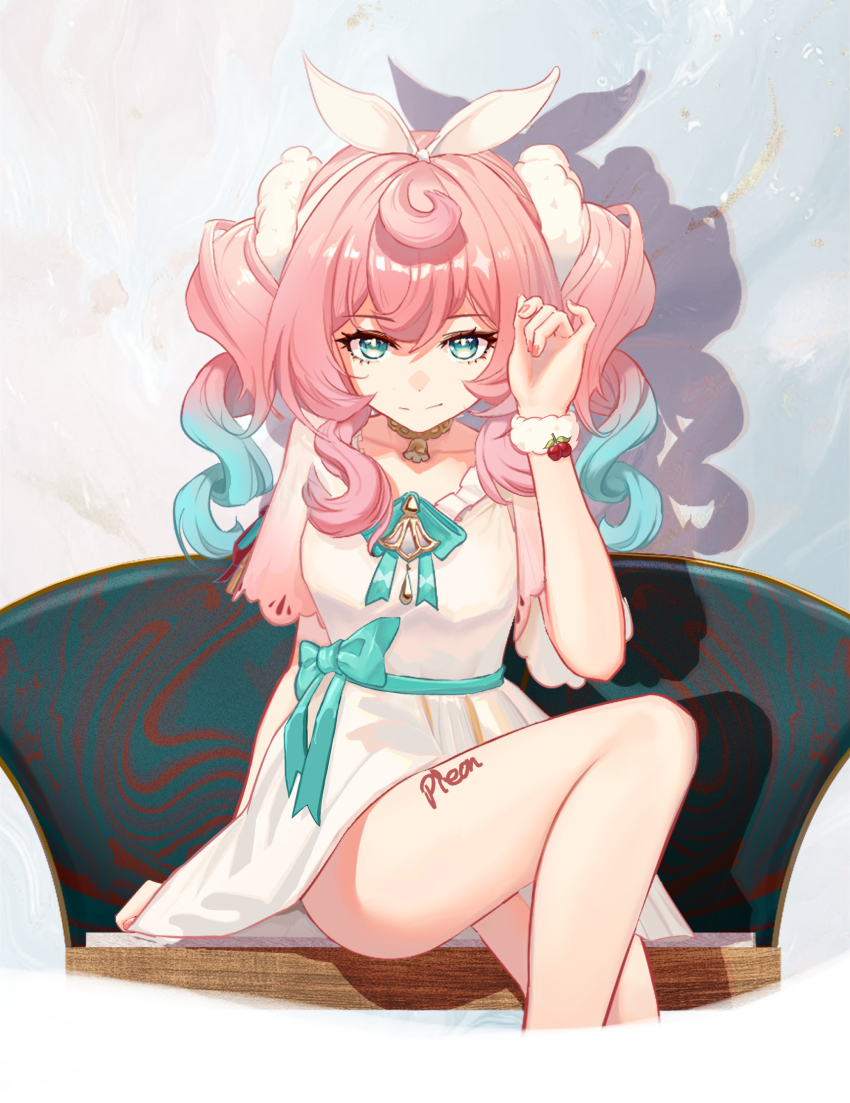 1girl absurdres aqua_bow aqua_bowtie aqua_eyes aqua_hair aqua_neckerchief artist_name bow bowtie commentary_request couch dress drill_hair highres honkai:_star_rail honkai_(series) hyacine_(honkai:_star_rail) long_hair looking_at_viewer multicolored_hair neckerchief on_couch pink_hair shenhai_ge_pieon simple_background sitting smile solo thighs twin_drills two-tone_hair white_background white_dress