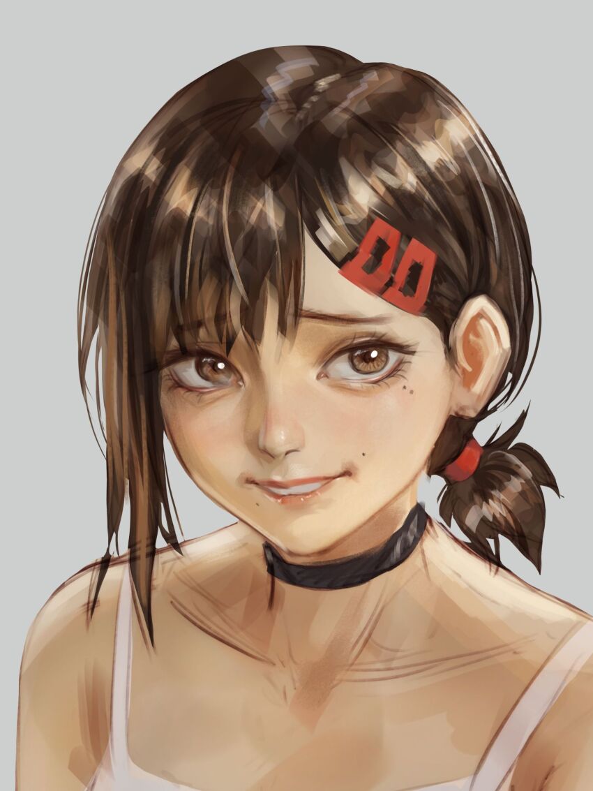 1girl absurdres black_choker brown_eyes brown_hair chainsaw_man choker grey_background hair_ornament hairclip higashiyama_kobeni highres idaero_ace looking_at_viewer ponytail short_ponytail simple_background single_sidelock solo