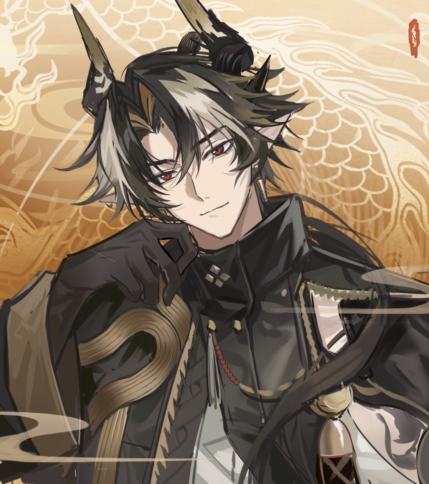 1boy absurdres arknights black_hair black_jacket blonde_hair chinese_commentary chongyue_(arknights) closed_mouth commentary commentary_request english_commentary grey_hair hair_between_eyes hair_intakes high_collar highres horns jacket light_smile long_sleeves looking_at_viewer male_focus mixed-language_commentary multicolored_hair partial_commentary pointy_ears red_eyes solo upper_body xuan_xuan_xuan_za