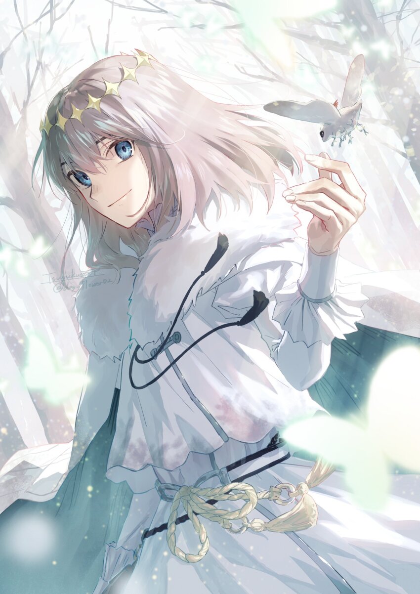 1boy arm_at_side blanca_(fate) blue_eyes blurry bug butterfly cape closed_mouth crown depth_of_field dutch_angle fate/grand_order fate_(series) fur-trimmed_cape fur_trim glowing_butterfly grey_hair hair_between_eyes hand_up highres insect jacket juliet_sleeves light_particles long_sleeves looking_at_another male_focus medium_hair moth oberon_(fate) oberon_(second_ascension)_(fate) outdoors puffy_sleeves robe smile tassel tree tsuyukusa_(eeta7273) twitter_username white_cape white_jacket white_robe