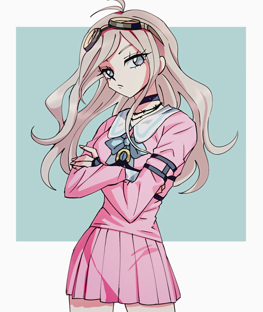 1990s_(style) 1girl antenna_hair arm_belt barbed_wire belt blonde_hair blue_background blue_bow blue_eyes bow choker closed_mouth crossed_arms danganronpa_(series) danganronpa_v3:_killing_harmony eyelashes fingerless_gloves gloves goggles goggles_on_head hair_between_eyes highres iruma_miu long_hair long_sleeves o-ring o-ring_belt pink_shirt pink_skirt pleated_skirt retro_artstyle school_uniform shirt shju0101 skirt solo standing upper_body