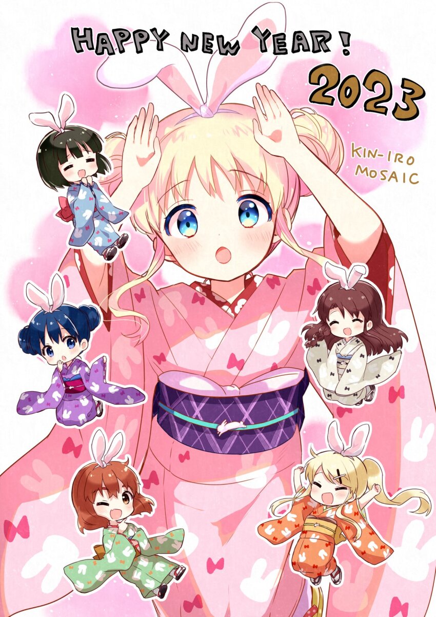 &gt;_&lt; 2023 6+girls :d :o ^_^ alice_cartelet animal_ears animal_print arm_up blue_eyes blunt_bangs bow_print brown_eyes chibi chinese_zodiac closed_eyes cowboy_shot english_text everyone fake_animal_ears fang floating full_body furrowed_brow green_hair hair_ornament hairband hairclip hand_up hands_on_lap hands_up happy_new_year hara_yui highres inokuma_youko japanese_clothes jumping kimono kin-iro_mosaic komichi_aya kujou_karen light_blush lone_nape_hair long_sleeves looking_at_viewer lop_rabbit_ears matsubara_honoka messy_hair multiple_girls new_year obi official_alternate_costume official_alternate_hairstyle official_art one_eye_closed oomiya_shinobu open_mouth orange_eyes outline ponytail rabbit_ears rabbit_pose rabbit_print sash skin_fang smile solo_focus swept_bangs tabi tareme white_hairband white_outline wide_sleeves x_hair_ornament xd year_of_the_rabbit
