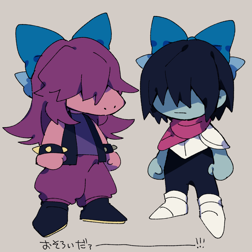 1girl 1other blue_ribbon blue_skin bracelet chibi chibi_only colored_skin commentary_request deltarune full_body furry furry_female grey_background hair_over_eyes hair_ribbon highres jewelry kris_(dark_world)_(deltarune) kris_(deltarune) nikorashi-ka pink_skin purple_skin reptile_girl ribbon spiked_bracelet spikes susie_(dark_world)_(deltarune) susie_(deltarune) translation_request