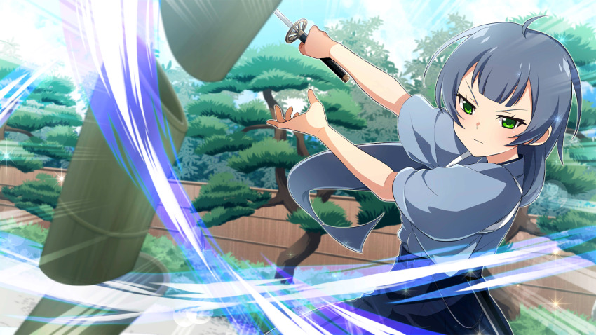 1girl attack_trail bamboo black_hakama blue_hair blurry cowboy_shot day depth_of_field dutch_angle emphasis_lines fence floating_hair game_cg green_eyes grey_kimono hakama highres higurashi_no_naku_koro_ni higurashi_no_naku_koro_ni_mei holding holding_sword holding_weapon japanese_clothes katana kimono kurosawa_chisame lens_flare long_hair non-web_source official_art outdoors short_hair solo sparkle standing sword v-shaped_eyebrows weapon wooden_fence