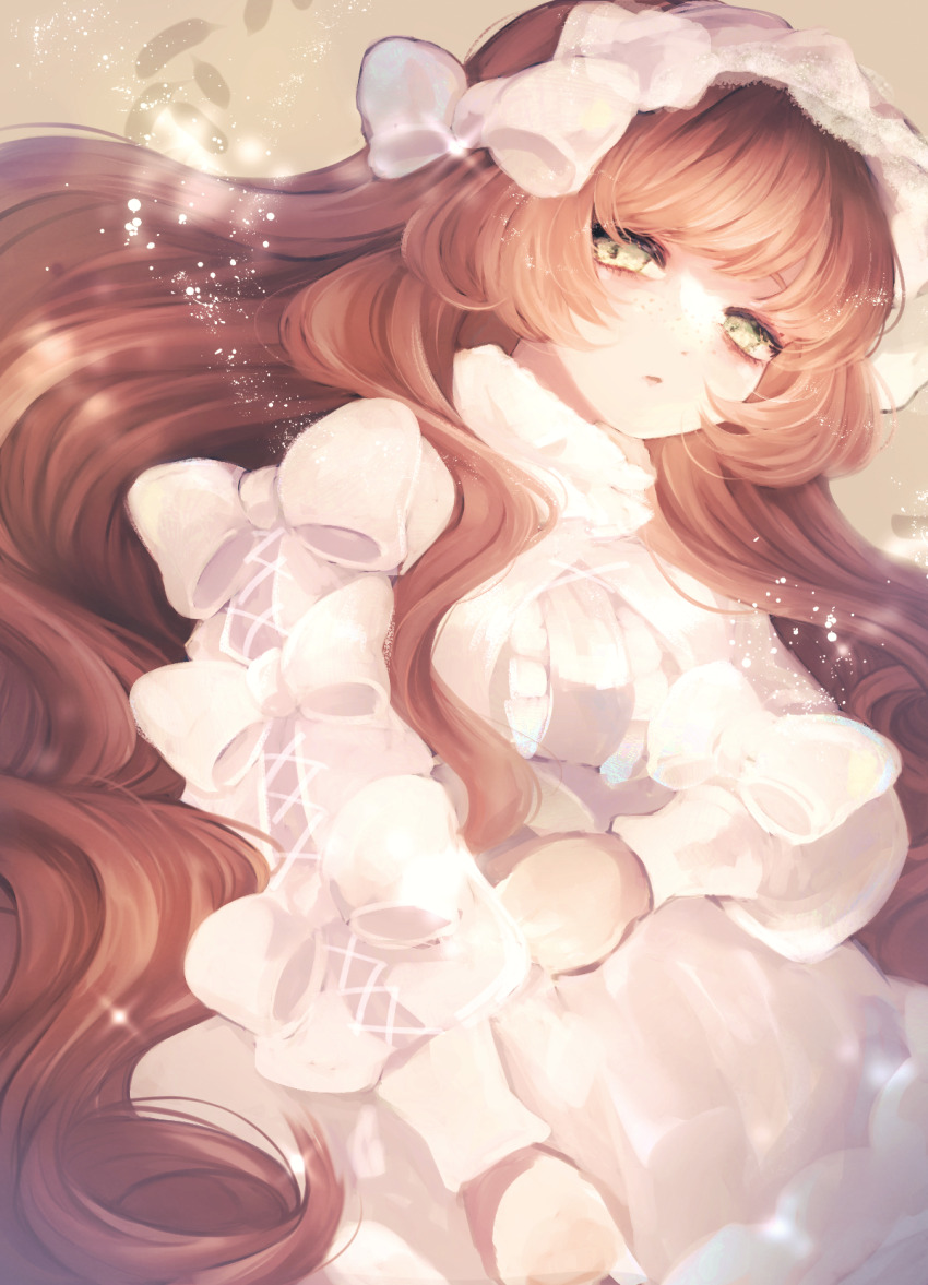 1girl alternate_costume bow cowboy_shot dress freckles green_eyes hair_bow highres ishmael_(project_moon) limbus_company long_hair maru_(rabbitpotion) orange_hair project_moon puffy_sleeves solo sparkle too_many_bows very_long_hair white_dress