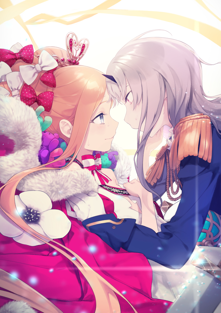 2girls abigail_williams_(fate) abigail_williams_(santa)_(fate) absurdres bare_shoulders blonde_hair blue_eyes blue_jacket blush bow breasts cloak cosplay daisi_gi double_bun dress epaulettes fate/grand_order fate_(series) forehead fujimaru_ritsuka_(female) fujimaru_ritsuka_(female)_(cosplay) fujimaru_ritsuka_(female)_(halloween_royalty) fur-trimmed_cloak fur_trim hair_bow hair_bun highres horns jacket lavinia_whateley_(fate) light_particles long_hair long_sleeves multiple_girls parted_bangs purple_eyes red_bow red_cloak sash sidelocks single_horn small_breasts smile stuffed_animal stuffed_toy teddy_bear tiara very_long_hair white_bow white_dress white_hair yuri