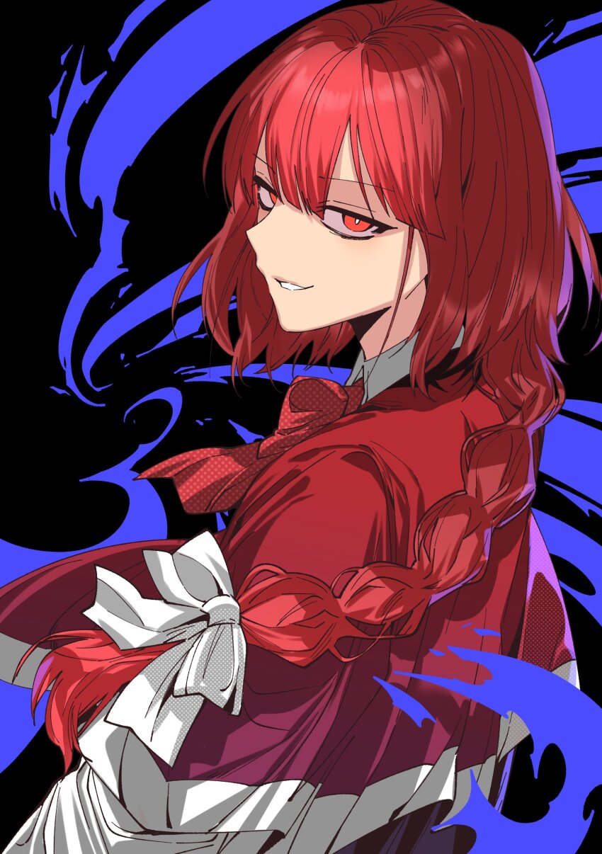 1girl absurdres bow braid capelet grey_nagato hair_bow highres looking_at_viewer looking_back okazaki_yumemi red_capelet red_eyes red_hair single_braid smile solo touhou touhou_(pc-98) upper_body white_bow