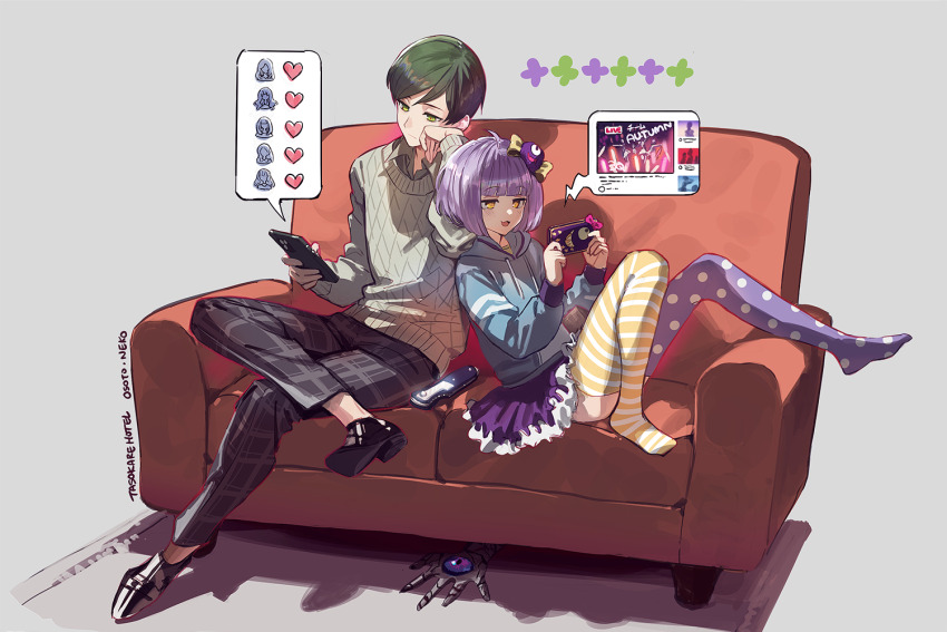 1boy 1girl :d ahoge asymmetrical_legwear black_pants blue_hoodie cellphone cezaria commentary_request couch drawstring glowstick green_eyes green_hair grey_background hand_on_own_cheek hand_on_own_face heart holding holding_phone hood hoodie long_sleeves mismatched_legwear on_couch open_mouth osoto_masaki pants phone plaid_clothes plaid_pants polka_dot_thighhighs purple_hair purple_skirt purple_thighhighs short_hair simple_background skirt smartphone smile striped_clothes striped_thighhighs tasokare_hotel thighhighs tsukahara_neko yellow_eyes yellow_thighhighs