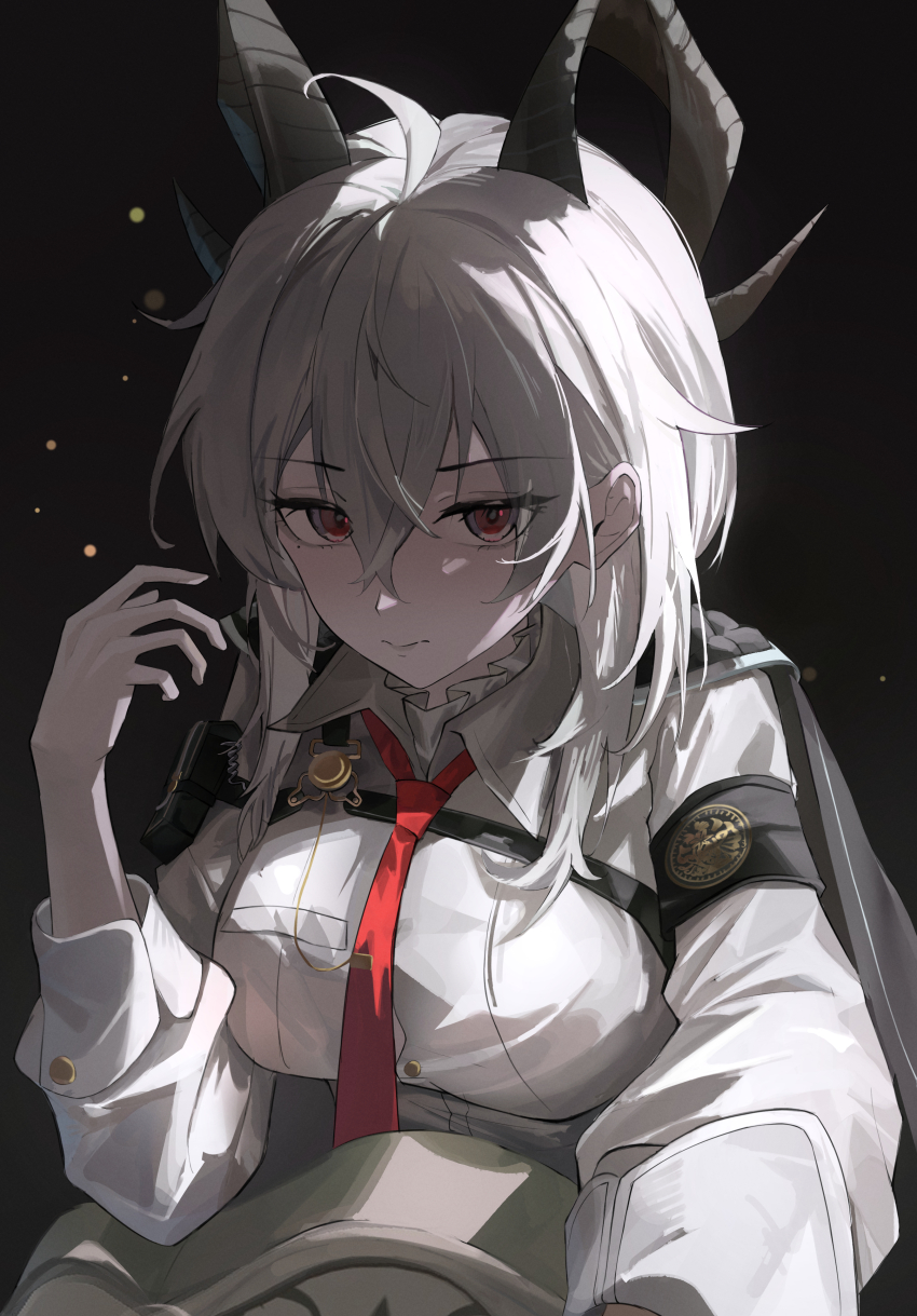 1girl absurdres ahoge armband bags_under_eyes black_armband black_hair breasts chest_harness closed_mouth collared_shirt commentary curled_horns dark_background grey_hair hair_between_eyes hand_up harness highres horns kucu large_breasts long_hair looking_at_viewer mole mole_under_eye necktie red_eyes red_necktie shirt solo upper_body white_shirt wuthering_waves zani_(wuthering_waves)