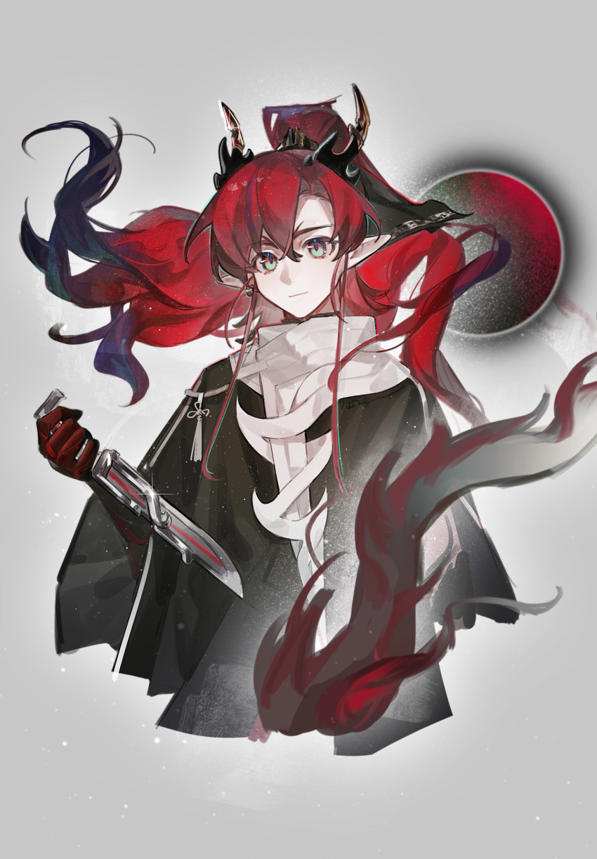 1boy arknights chinese_commentary closed_mouth colored_extremities commentary_request cropped_torso floating_hair glint green_eyes grey_background hair_between_eyes hair_intakes highres holding holding_knife holding_weapon knife light_particles light_smile long_hair looking_at_viewer male_focus multicolored_hair pointy_ears purple_hair red_hair solo streaked_hair tongxi65938_(mo_zuoren) weapon yu_(arknights)
