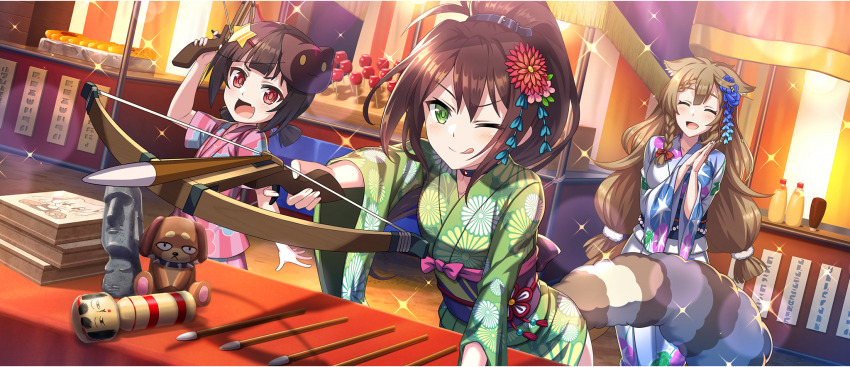 3girls ;q amy_(konosuba) arm_support arrow_(projectile) black_choker blue_flower bow bow_(weapon) braid braided_sidelock brown_hair candy_apple cat_mask child choker closed_eyes concentrating crossbow fang floral_print floral_print_kimono flower food food_stand game_cg green_eyes green_kimono hair_belt hair_between_eyes hair_bow hair_flower hair_ornament hairclip hands_up high_ponytail highres holding holding_crossbow holding_weapon japanese_clothes jinbei_(clothes) kimono komekko kono_subarashii_sekai_ni_shukufuku_wo! konosuba!_fantastic_days lean_(konosuba) leaning_forward long_hair low_twintails mask mask_on_head matching_outfits multiple_girls obi obidome obijime official_alternate_costume official_art one_eye_closed open_mouth outdoors own_hands_together palms_together ponytail print_kimono raccoon_tail red_bow red_eyes red_flower sash shooting_gallery short_hair short_kimono short_twintails sidelocks skin_fang smile sparkle standing star_(symbol) star_hair_ornament summer_festival tail tongue tongue_out twintails v-shaped_eyebrows very_long_hair weapon white_kimono wide_sleeves yukata