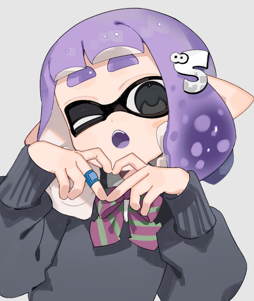 1girl bandaid bandaid_on_finger black_eyes bow bowtie collared_shirt colored_tongue fang green_bow green_bowtie grey_background grey_sweater hair_ornament hairclip heart heart_hands highres inkling inkling_girl inkling_player_character long_sleeves looking_at_viewer medium_hair nintendo one_eye_closed open_mouth pink_bow pink_bowtie pointy_ears puffy_long_sleeves puffy_sleeves purple_hair purple_tongue sabata_saba shirt signature simple_background solo splatoon_(series) striped_bow striped_bowtie striped_clothes sweater tentacle_hair thick_eyebrows two-tone_bow two-tone_bowtie upper_body white_shirt