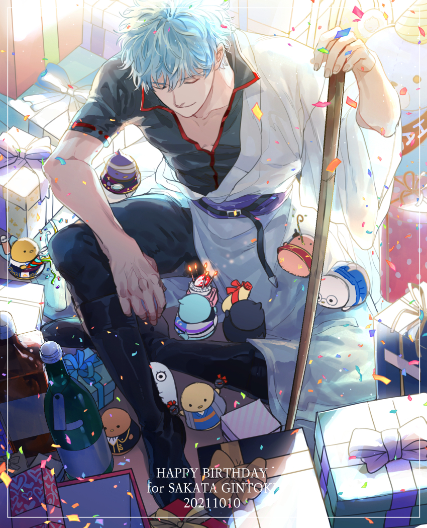 1boy absurdres ascot birthday_cake black_footwear black_shirt boots box cake candlelight character_name closed_eyes commentary_request confetti dandalian dated elizabeth_(gintama) food gift gift_box gintama happy_birthday hashtag-only_commentary highres hijikata_toushirou indian_style japanese_clothes kagura_(gintama) katsura_kotarou kimono kondou_isao korean_commentary mayonnaise sakamoto_tatsuma sakata_gintoki shimura_shinpachi shinsengumi_(gintama) shirt short_hair sitting smile stuffed_toy sword takasugi_shinsuke weapon white_ascot white_hair white_kimono wide_sleeves