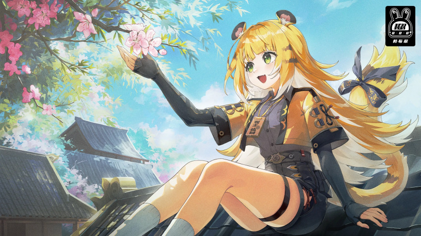 1girl animal_ear_fluff animal_ears black_bow black_gloves black_shorts black_skirt blonde_hair bow collared_shirt colored_inner_hair elbow_gloves fingerless_gloves gloves green_eyes grey_hair hand_up highres jacket ju_fufu long_hair looking_ahead multicolored_hair open_mouth second-party_source shirt shorts skirt socks solo swkl:d tail tail_bow tail_ornament thigh_strap tiger_ears tiger_girl tiger_tail white_socks yellow_jacket zenless_zone_zero