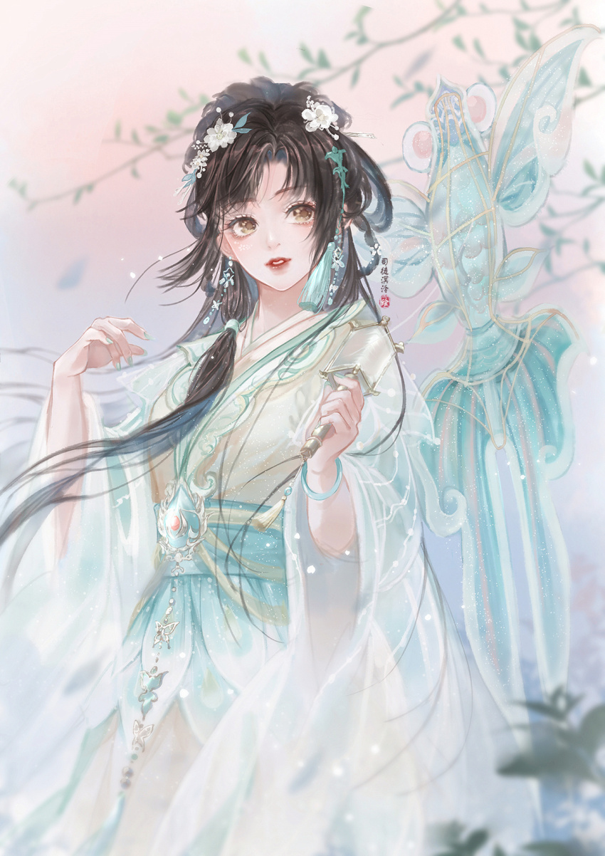 1girl aqua_nails bracelet brown_eyes brown_hair character_request chinese_clothes chinese_commentary commentary_request cowboy_shot earrings eyelashes floating_hair flower flower_earrings green_hanfu hair_bun hair_flower hair_ornament hair_tubes half_updo hand_up hanfu highres holding_kite jewelry kite light_particles lipstick long_hair long_sidelocks long_sleeves looking_at_viewer makeup mismatched_eyebrows nail_polish nikki_(series) parted_lips red_lips shining_nikki sidelocks single_hair_bun single_hair_tube single_sidelock situ_ming_ling_hua_yi smile solo standing sunset tassel tassel_earrings teeth upper_teeth_only very_long_hair white_flower white_sleeves wide_sleeves willow wind