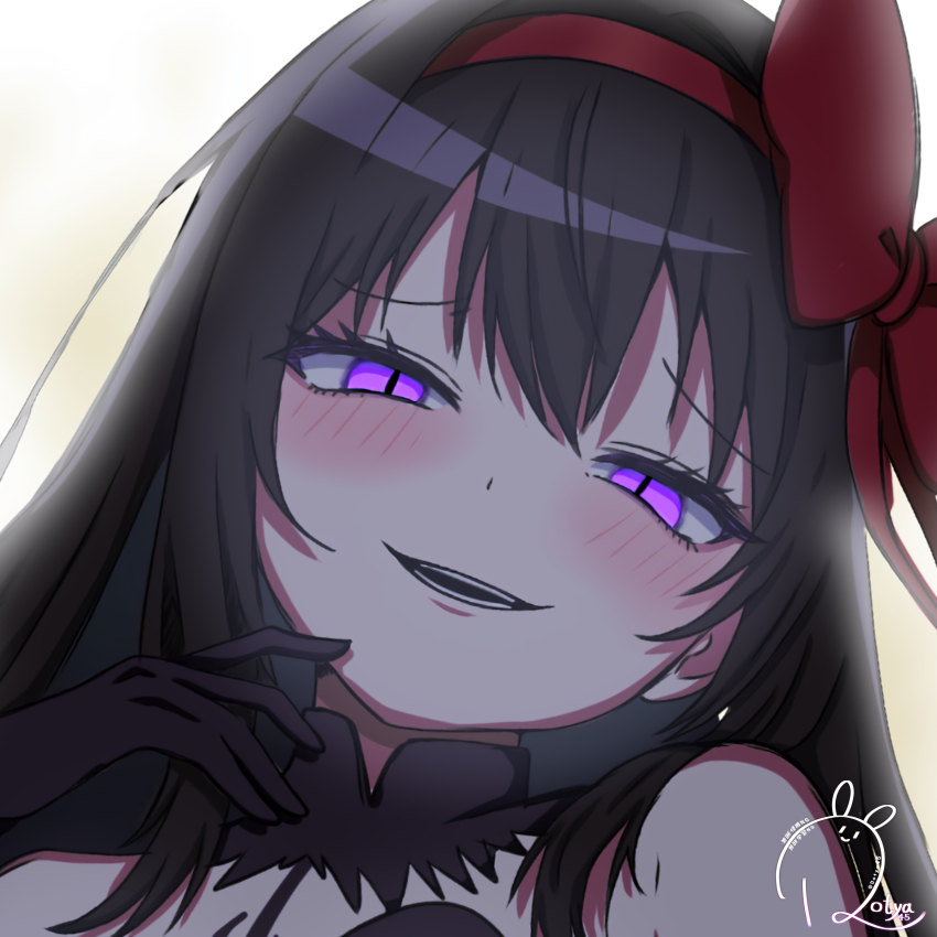 1girl absurdres akemi_homura akuma_homura artist_name black_gloves black_hair blush bow bow_hairband dotya45 gloves hair_over_shoulder hairband highres long_hair looking_at_viewer mahou_shoujo_madoka_magica mahou_shoujo_madoka_magica:_hangyaku_no_monogatari open_mouth purple_eyes red_bow red_hairband signature simple_background slit_pupils smile solo teeth white_background