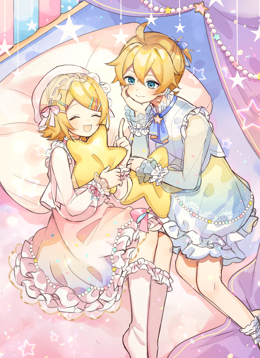 1boy 1girl ascot bed_sheet blonde_hair blue_ascot blue_eyes blue_ribbon blush bow closed_eyes collar commentary cosplay dress earrings feet_out_of_frame frilled_collar frilled_dress frilled_sleeves frilled_socks frills hair_ornament hair_ribbon hairpin hand_on_own_cheek hand_on_own_face hat hat_ribbon head_rest high_ponytail highres hugging_object index_finger_raised jewelry kagamine_len kagamine_rin kiki_(little_twin_stars) kiki_(little_twin_stars)_(cosplay) lala_(little_twin_stars) lala_(little_twin_stars)_(cosplay) little_twin_stars long_sleeves looking_at_another lying mob_cap multiple_hairpins official_alternate_costume on_bed on_side pillow pink_bow pink_ribbon ponytail project_sekai puffy_long_sleeves puffy_sleeves ribbon sanrio sazanami_(ripple1996) see-through_clothes see-through_sleeves short_ponytail smile socks star_(symbol) star_earrings stuffed_star stuffed_toy swept_bangs vocaloid white_socks