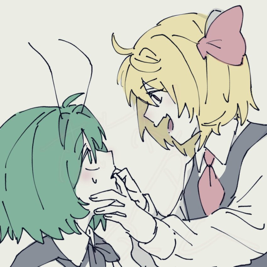 1girl 2girls ahoge antennae black_vest blonde_hair bobotatamu bow collared_shirt fang green_eyes green_hair grey_background hair_bow highres long_sleeves multiple_girls necktie open_mouth pink_bow pink_necktie rumia shirt simple_background skin_fang smile solo touhou upper_body vest white_shirt wriggle_nightbug