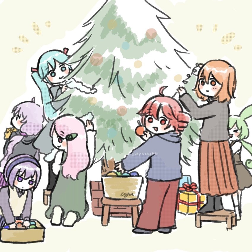 &gt;_&lt; 6+girls :3 a.i._voice adachi_rei ahoge alternate_costume ayuuu65 black_dress black_hoodie black_shirt black_socks brown_vest casual christmas christmas_ornaments christmas_present christmas_tree decorating_christmas_tree dress drill_hair garland_(decoration) gift green_background green_dress grey_dress hair_ornament hairband hairclip hatsune_miku highres holding holding_ornament holding_star hood hood_down hoodie kasane_teto kneeling long_hair long_skirt long_sleeves looking_at_another looking_at_viewer low_ponytail medium_hair momone_momo multiple_girls on_stool one_side_up open_mouth orange_skirt pants pine_tree pink_hair pleated_skirt ponytail purple_eyes purple_hair purple_hairband red_pants shirt short_hair simple_background skirt socks standing star_(symbol) tree twin_drills twintails twitter_username utane_uta utau vest vocaloid voiceroid voicevox yuzuki_yukari zundamon