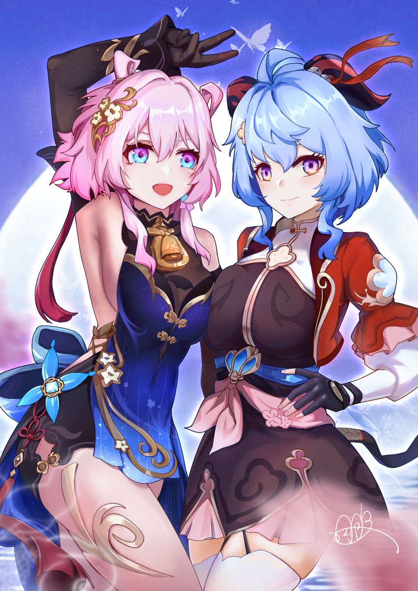 2girls :d absurdres ahoge arm_up armpits black_dress black_gloves blue_dress blue_eyes blue_hair breasts cosplay costume_switch cowboy_shot dress fingerless_gloves ganyu_(genshin_impact) ganyu_(genshin_impact)_(cosplay) ganyu_(twilight_blossom)_(genshin_impact) genshin_impact gloves hair_ornament highres honkai:_star_rail honkai_(series) horns long_sleeves march_7th_(honkai:_star_rail) march_7th_(honkai:_star_rail)_(cosplay) march_7th_(hunt)_(honkai:_star_rail) mihoyo multicolored_eyes multiple_girls open_mouth pink_hair purple_eyes short_dress short_hair shuangyaji sideboob sleeveless sleeveless_dress smile standing thighhighs thighs two-tone_eyes v white_thighhighs yueyueniao