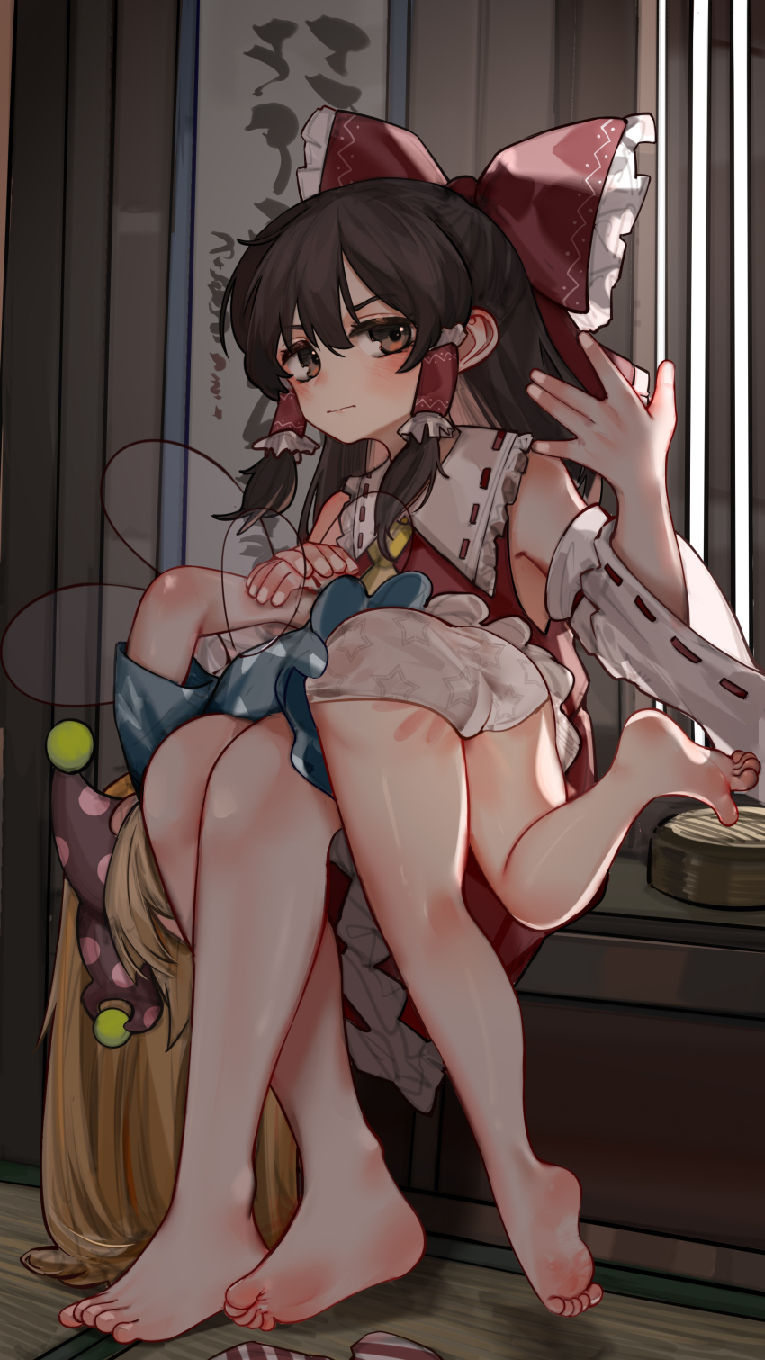 2girls absurdres ass barefoot blonde_hair bow brown_eyes clownpiece detached_sleeves feet hair_bow hair_tubes hakurei_reimu hat highres kourou_(kouroukun) long_hair multiple_girls polka_dot toes touhou underwear