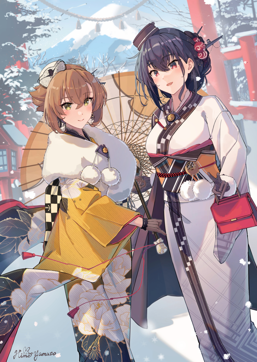 2girls black_gloves black_hair brown_gloves brown_hair day flipped_hair furisode gloves green_eyes hair_bun hat highres himeyamato holding holding_umbrella japanese_clothes kantai_collection kimono long_hair mountain multiple_girls mutsu_(kancolle) mutsu_(new_year)_(kancolle) nagato_(kancolle) nagato_(new_year)_(kancolle) obi official_alternate_costume official_alternate_hairstyle oil-paper_umbrella outdoors print_kimono red_eyes sash short_hair single_hair_bun smile snow standing tilted_headwear torii tree umbrella white_kimono wide_sleeves winter yellow_kimono