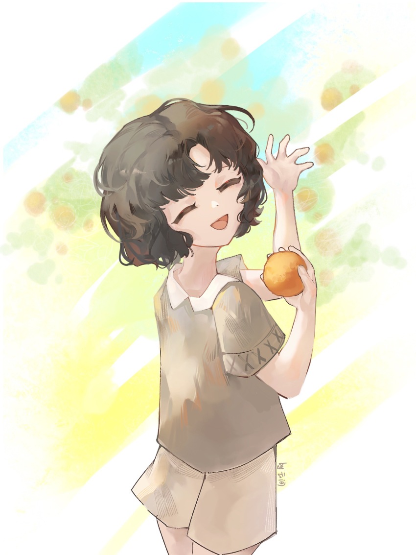 1girl aged_down artist_name black_hair blurry blurry_background child closed_eyes cowboy_shot facing_viewer food from_behind fruit grey_shirt grey_shorts hands_up highres holding holding_food holding_fruit open_mouth orange_(fruit) orange_tree reverse:1999 schneider_(reverse:1999) shirt short_hair short_sleeves shorts smile solo turning_head white_background yun_jian_jian_jianbing