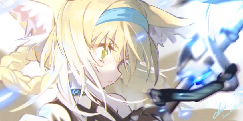 1girl animal_ear_fluff animal_ears arknights bare_shoulders black_choker black_gloves blonde_hair blue_hairband choker closed_mouth commentary criss-cross_straps detached_sleeves determined dress eyelashes fox_ears fox_tail furrowed_brow gloves glowing green_eyes hairband holding holding_staff light_frown long_hair magic multiple_tails pink_lips sleeveless sleeveless_dress solo staff suzuran_(arknights) symbol-only_commentary tail upper_body very_long_hair white_background white_sleeves xiao_chichi
