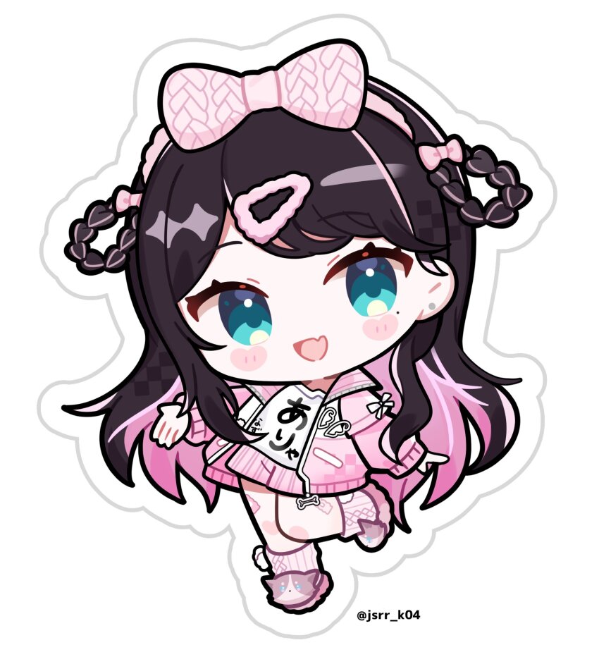 1girl :d bandaid bandaid_on_leg black_hair blue_eyes blush_stickers bow bow_hairband braid braided_hair_rings chibi chibi_only commentary_request fang full_body hair_bow hair_ornament hair_rings hairband hairclip highres kaga_nazuna kashiwase_karune long_hair looking_at_viewer mole mole_under_eye multicolored_hair open_mouth outline parted_bangs pink_bow pink_hair pink_hairband pink_shorts pink_slippers pink_socks shorts skin_fang slippers smile socks solo standing standing_on_one_leg twitter_username two-tone_hair virtual_youtuber vspo! white_background