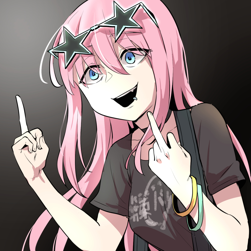 1girl alternate_costume bag black_background black_bag black_shirt blue_eyes bocchi_the_rock! collarbone constricted_pupils double_middle_finger eyes_visible_through_hair eyewear_on_head face_piercing fang floating_hair gotoh_hitori gradient_background hair_between_eyes hands_up highres lip_piercing long_hair looking_to_the_side middle_finger open_mouth piercing pink_hair police_riot_(artist) print_shirt raised_eyebrows shirt shoulder_bag sidelocks simple_background star-shaped_eyewear star_(symbol) sunglasses upper_body