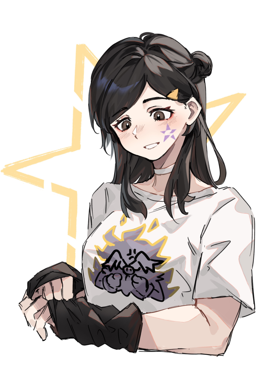 1girl absurdres alternate_costume annihilape black_gloves brown_eyes cropped_torso dafenpipixia eri_(pokemon) eyelashes fingerless_gloves gloves highres long_hair nintendo official_alternate_hair_color official_alternate_hairstyle pokemon pokemon_sv shirt short_sleeves simple_background smile solo star_(symbol) t-shirt team_star white_background white_shirt