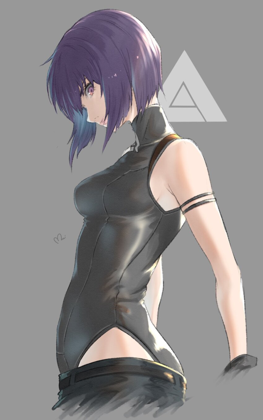 1girl bare_arms bare_shoulders belt bodysuit breasts from_side ghost_in_the_shell gloves grey_background high_collar highres kusanagi_motoko mitsugu pants purple_eyes purple_hair short_hair simple_background sleeveless solo