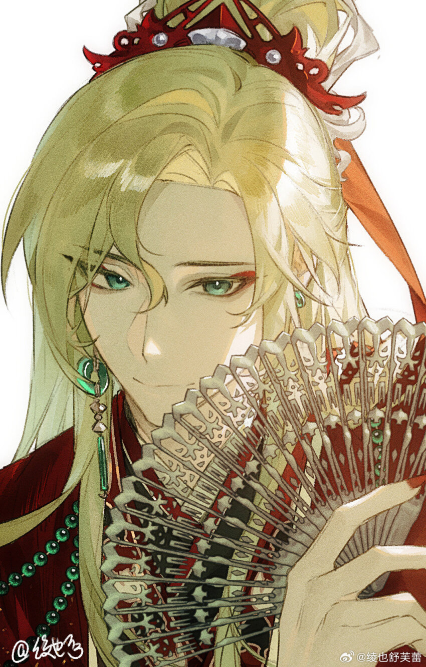 1boy alkaid_mcgrath blonde_hair chinese_clothes closed_mouth curtained_hair earrings eyeliner folding_fan green_eyes hair_between_eyes hair_ornament hair_ribbon hand_fan hanfu highres holding holding_fan jade_(gemstone) jewelry ling_ye_shufulei long_hair long_sleeves looking_at_viewer lovebrush_chronicles makeup male_focus mismatched_earrings official_alternate_costume red_eyeliner red_nails red_ribbon red_robe ribbon robe simple_background smile solo topknot upper_body watermark weibo_watermark white_background